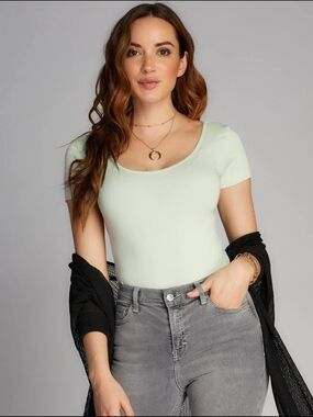 Women’s Bamboo Scoop Neck Short Sleeve Tee in Mint